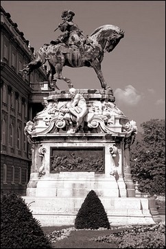 Statue Prinz Eugens vor dem Budapester Königspalast.