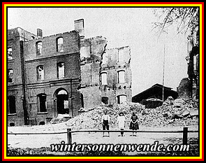 Der von Polen gesprengte und verbrannte Bahnhof Rosenberg.