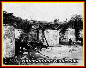 Von Insurgenten gesprengte Eisenbahnbrücke.
