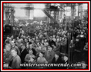 Einer der 50 000 Betriebsappelle am 30. Januar 1935 in Deutschland.
