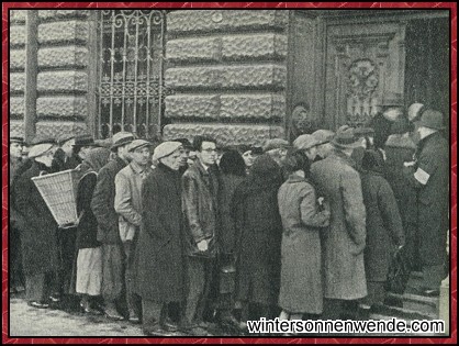 Arbeitslose erhalten Lebensmittel durch die Sudetendeutsche
Volkshilfe.
