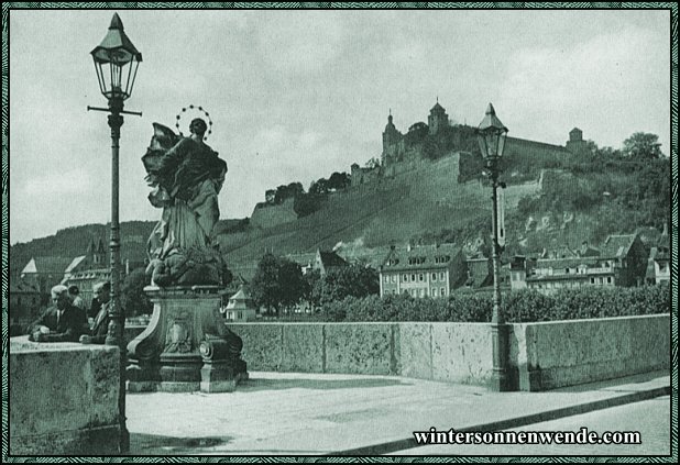 Würzburg. Blick über die alte Brücke zur Marienburg.