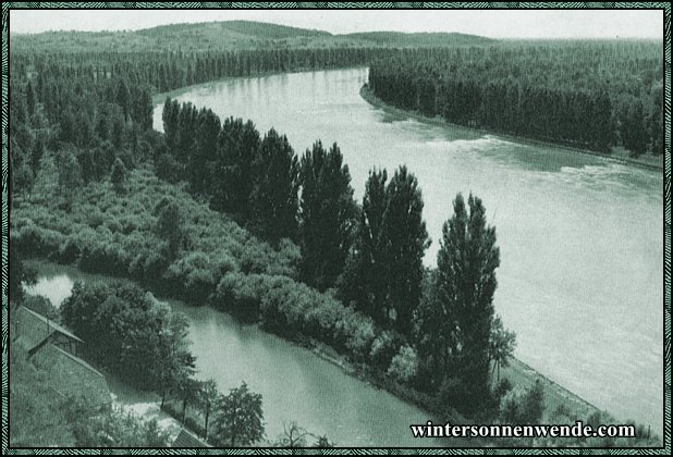 Der Rhein in der oberrheinischen Tiefebene.