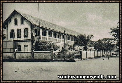 Das war die Deutsche Mission in Lome; sie enthielt Schule und
Internat für die Negerkinder.