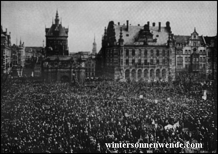 Kundgebung auf dem Heumarkt in Danzig am 25. April 1919 gegen die Abtrennung der deutschen Stadt vom Reich.