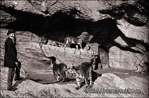 Carl Hagenbeck in seinem Stellinger Tierpark, 1906.