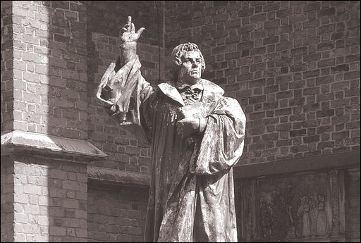 Ein Denkmal in Hannover erinnert an Martin Luther.