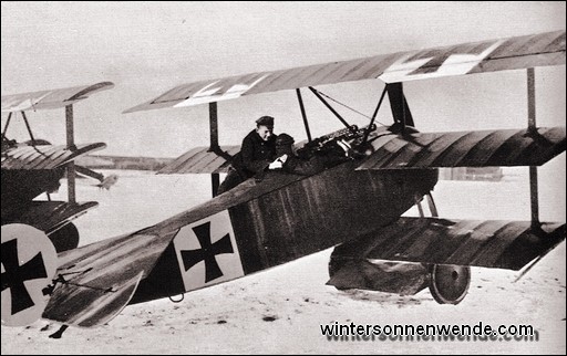 Manfred von Richthofen in seinem Fokker-Dreidecker vor seinem letzten Aufstieg.