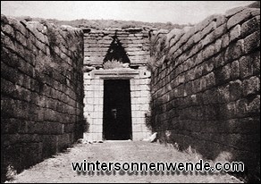Eingang zum sogenannten Schatzhaus des Atreus in Mykene.