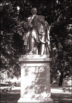 Johann Joachim Winckelmann, Bronzestatue in Stendal.