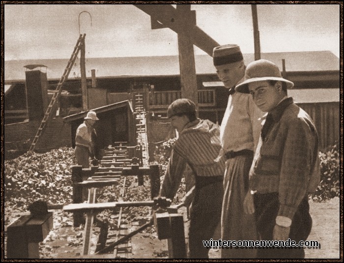 Unter Anleitung deutscher Ingenieure arbeiten argentinische Arbeiter bei der Errichtung
einer Fabrikanlage.