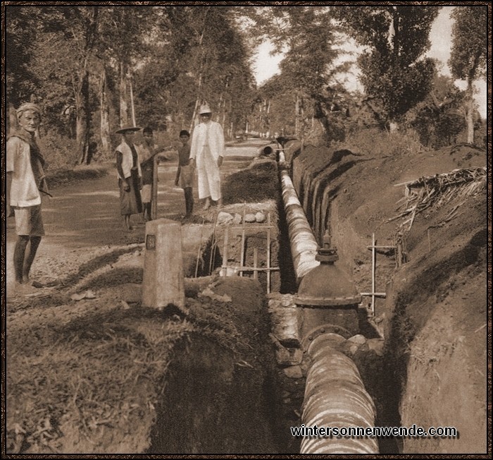Die Mannesmann-Werke bauten die Wasserleitung in Batavia, Djakarta,
Indonesien.