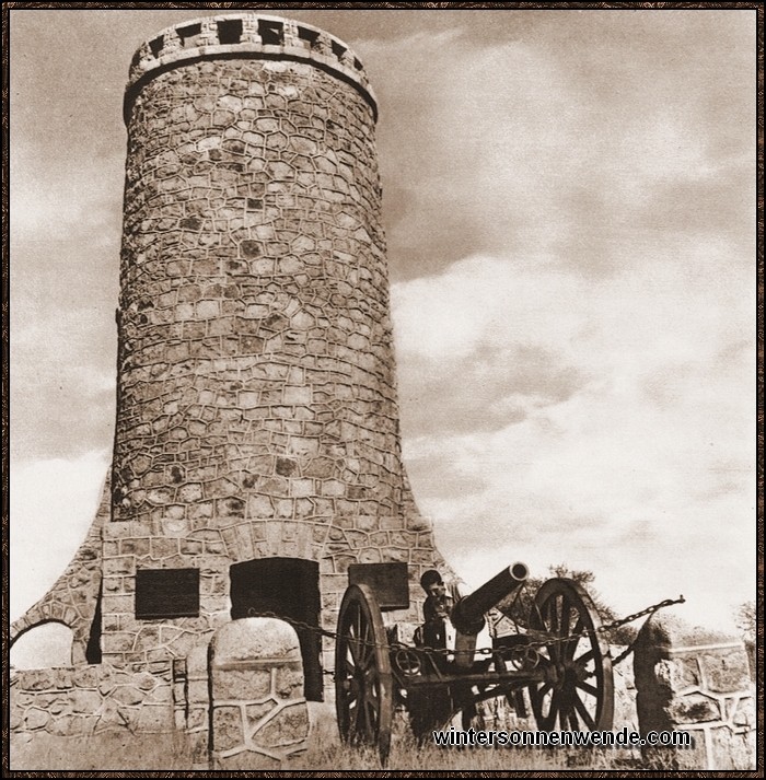 Zur Erinnerung an die denkwürdigen Kämpfe im Hererokrieg 1904 wurde
für den glorreichen Sieg des Hauptmanns Franke dieser Turm errichtet.