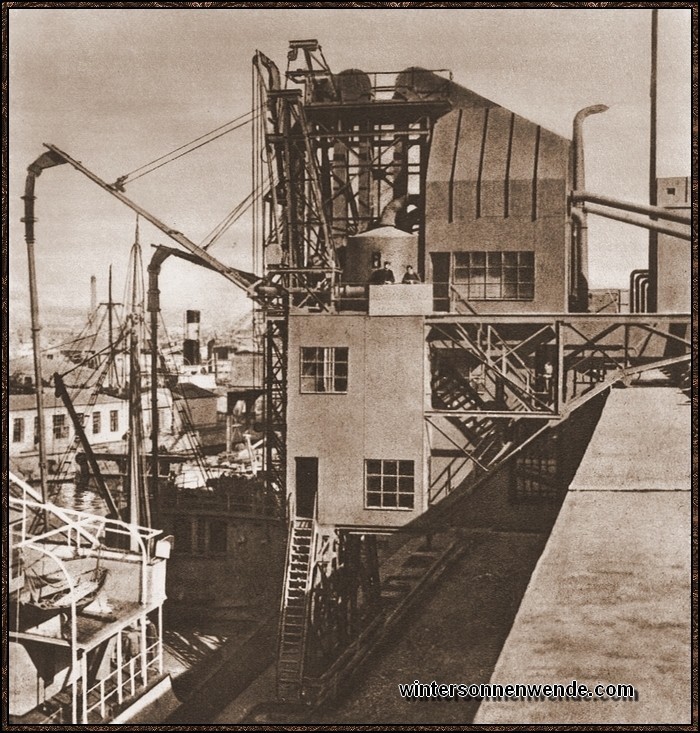 Eine deutsche Firma baute diese Anlage zum Entladen von Getreideschiffen im
Piräus, dem Hafen von Athen.