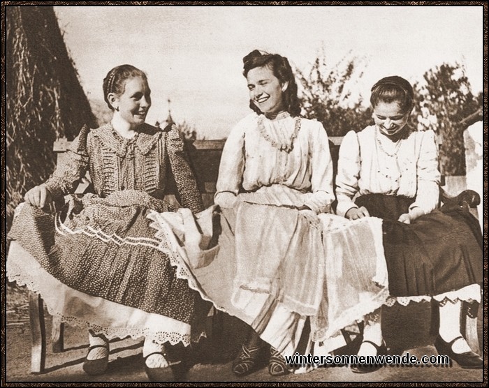 Deutsche Mädchen aus dem 
deutsch-bulgarischen Bauerndorf Bedarski-Garan.