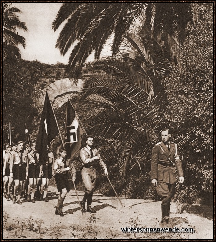 Hitlerjugend unter den Palmen der Ewigen Stadt Rom.