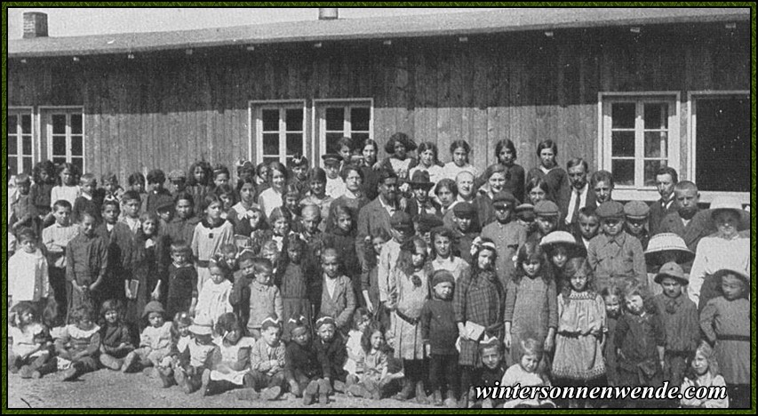 Schulkinder im Lager Holzminden.