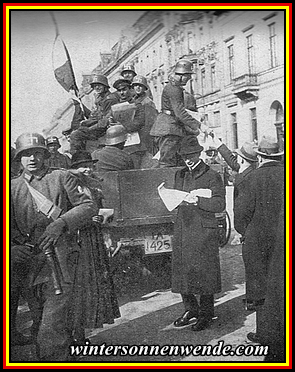 Kapp-Putsch: Soldaten Kapps verteilen Flugblätter.