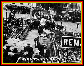 500 ausgewiesene Eisenbahner von Gerolstein auf dem Abtransport von Remagen nach Köln.