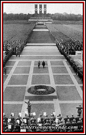 Nürnberg: Ehrung der Gefallenen durch Adolf Hitler.