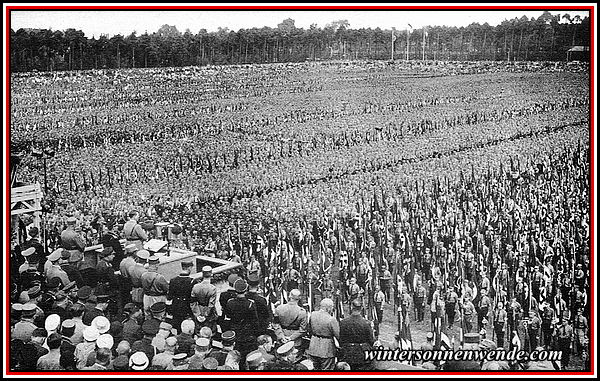 Parteitag im September 1933: Adolf Hitler vor den Amtswaltern.