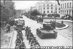 Parade deutscher und russischer Truppenteile in Brest-Litowsk