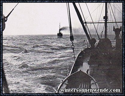 S. M. S. ''Seydlitz'' unter englischer Bewachung auf der Fahrt nach England.