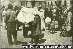 Street trading in the Jewish Residential Quarter.